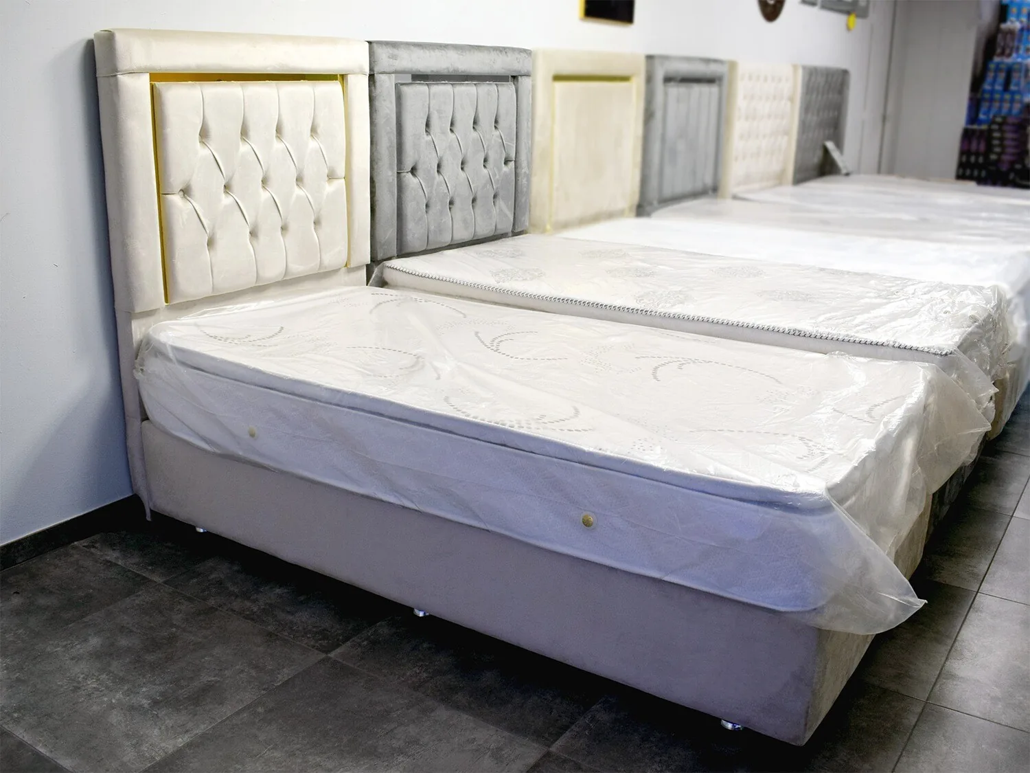 Design Einzelbett "Sanft" 200 cm Farbauswahl + Matratze & Stauraum