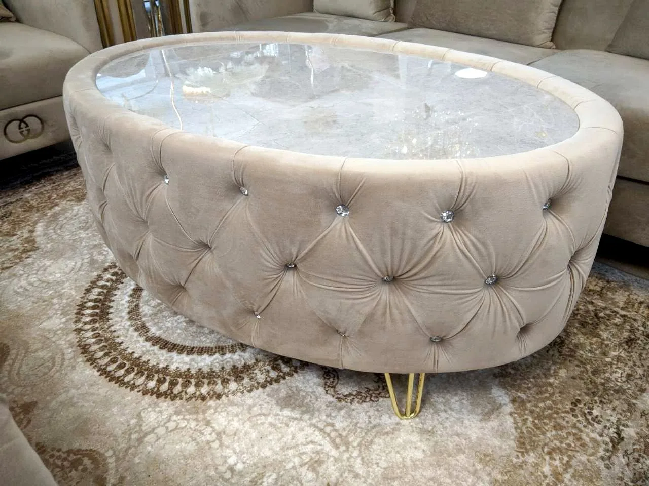 Chesterfield Couchtisch "Patrick" Beige Gold Mamor-Design Glasplatte Wohnzimmer