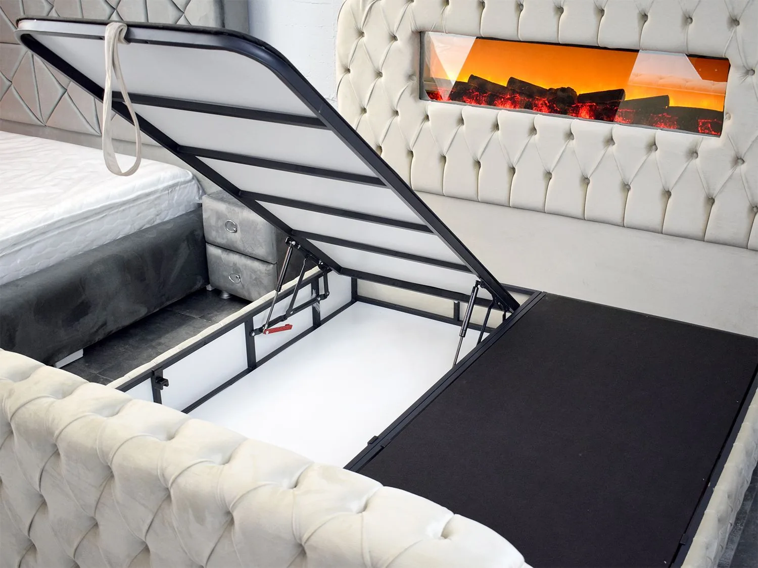 XL Chesterfield Bett "Rubin" Farbauswahl Deko-Kamin Matratze Bluetooth