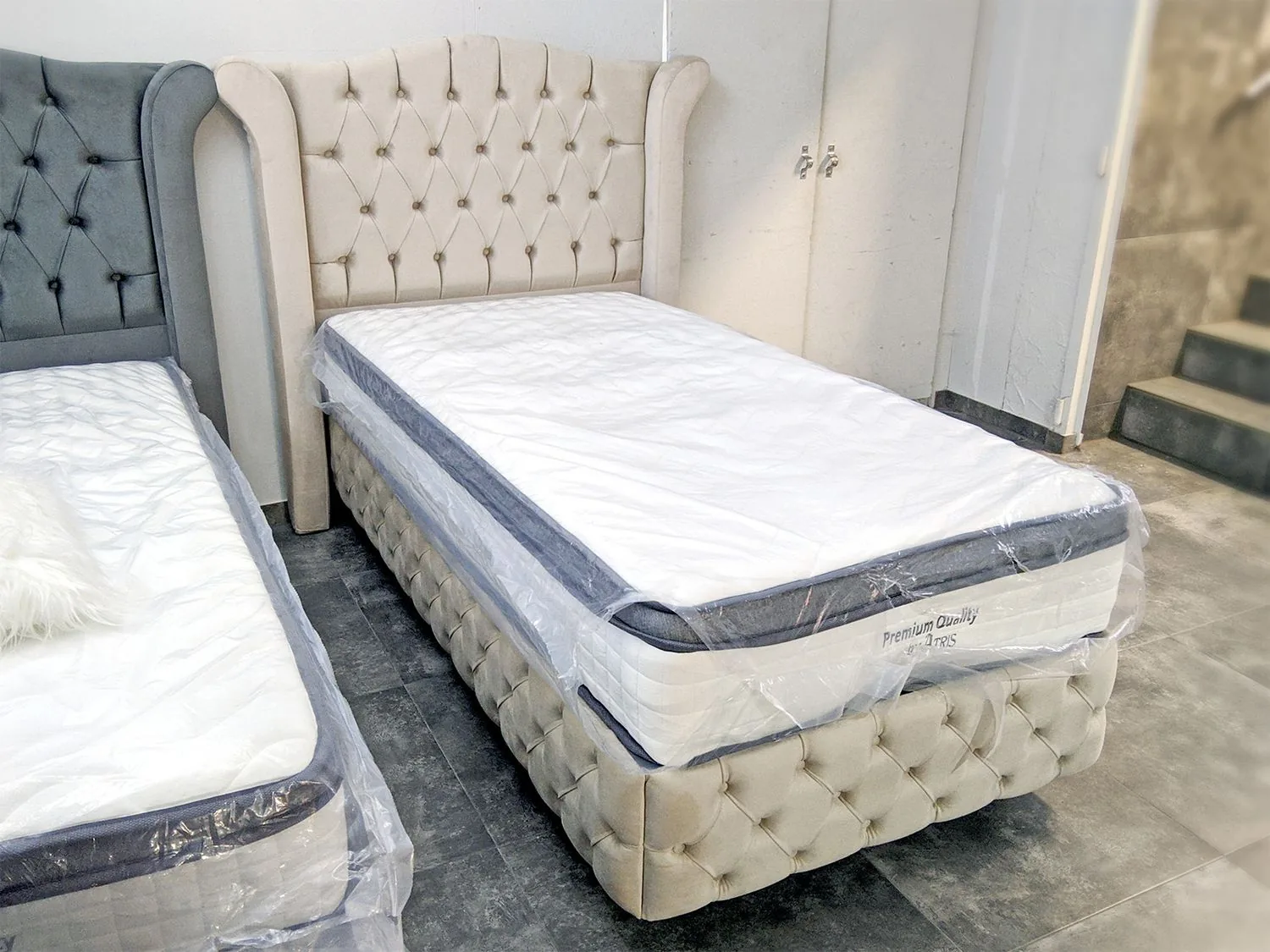 Chesterfield Einzelbett "Finn" 100x200 cm Farbauswahl + Matratze + Stauraum