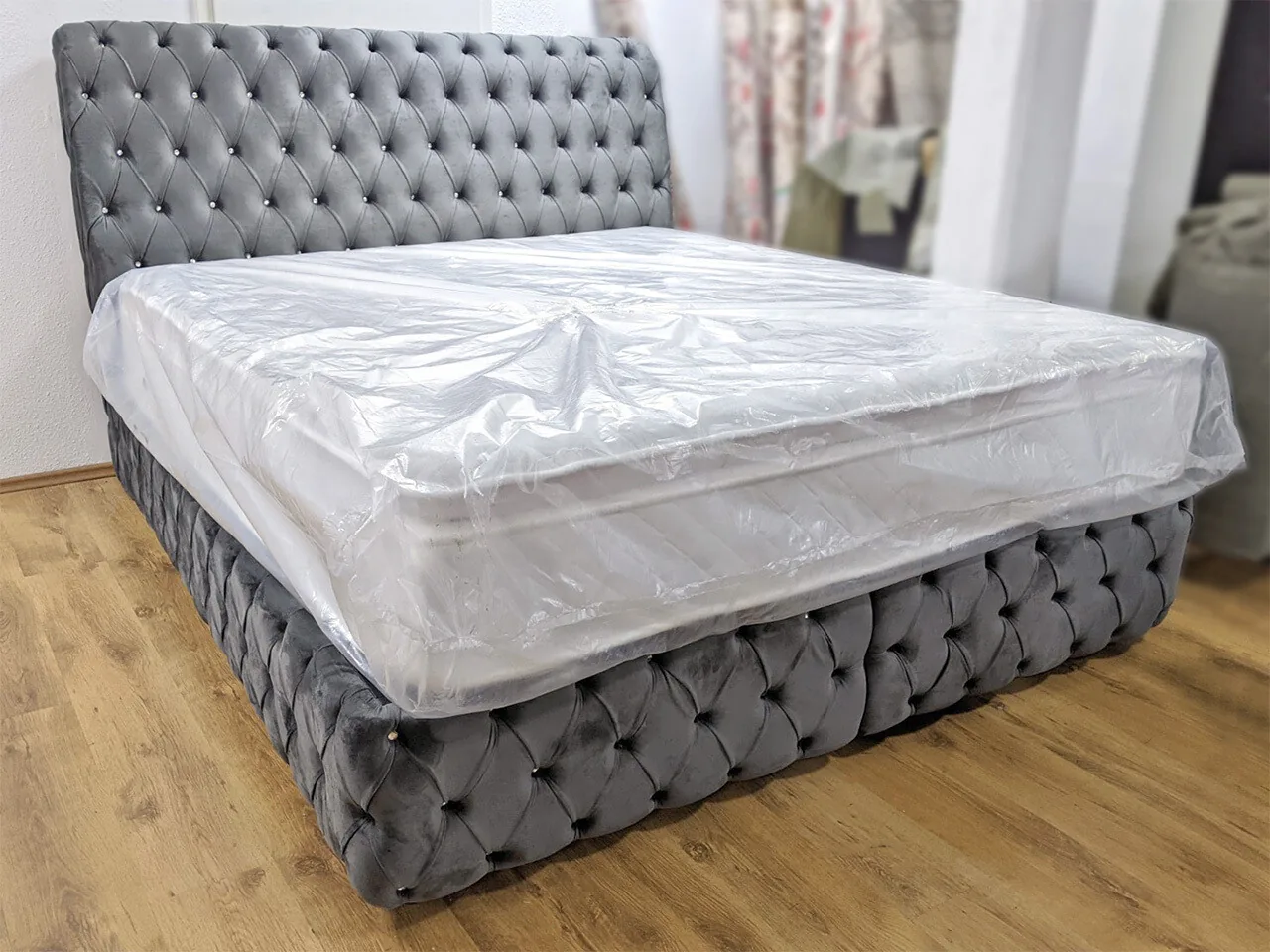 Chesterfield Bett "Lord" Farbauswahl 180x240 Matratze Schlafzimmer