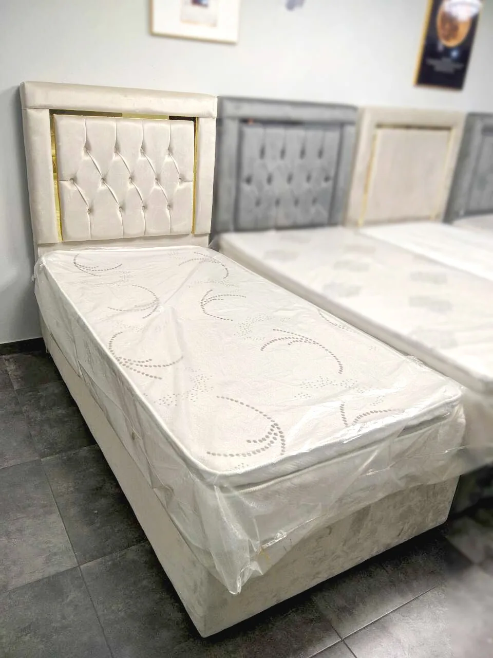 Design Einzelbett "Sanft" 200 cm Farbauswahl + Matratze & Stauraum